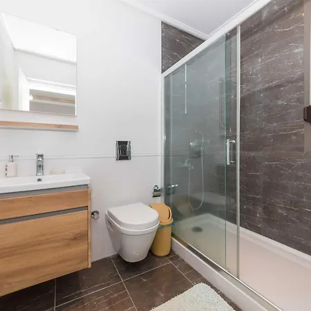 Villa Gunes Icmeler Shared Pool Marmaris