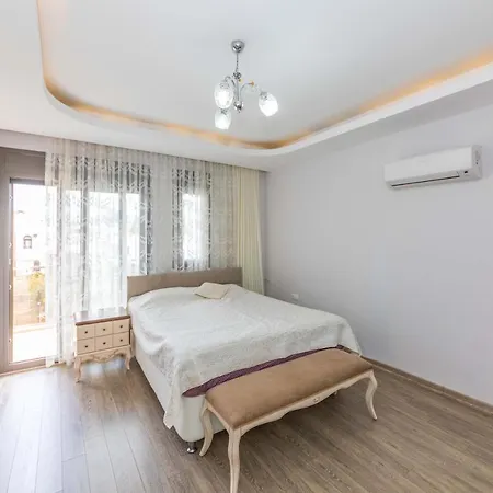 Villa Gunes Icmeler Shared Pool Marmaris
